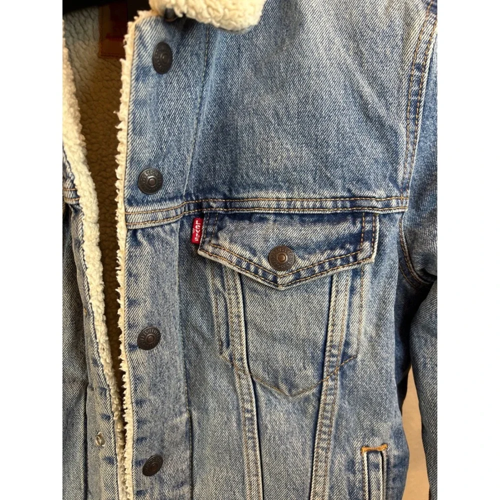 Levis Mens Sherpa Lined Denim Trucker Jacket Medium Wash Blue Size Small - Picture 2 of 6